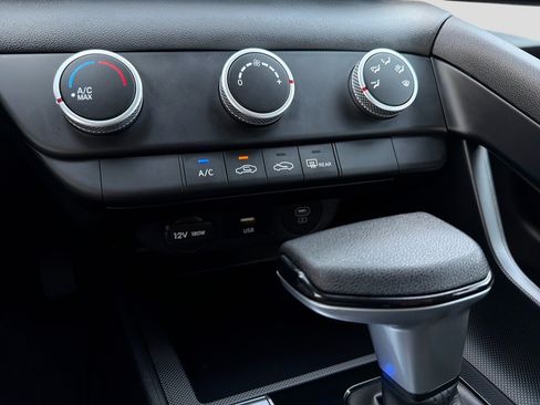 Certified 2025 Hyundai Elantra SE FWD image 23