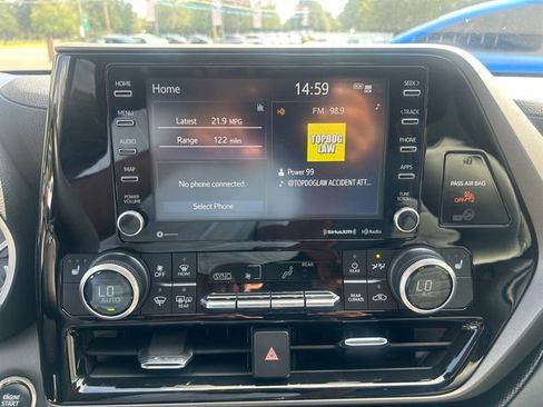 Used 2022 Toyota Highlander XLE image 17