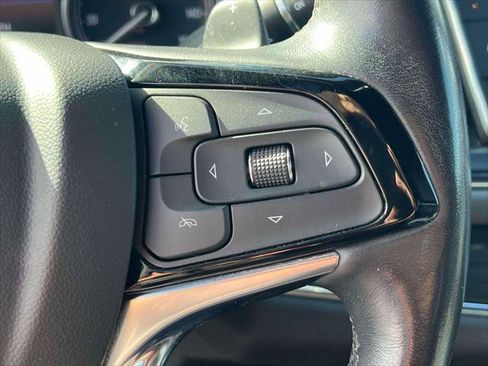 Used 2022 Buick Enclave Essence w/ Sport Touring Edition image 23