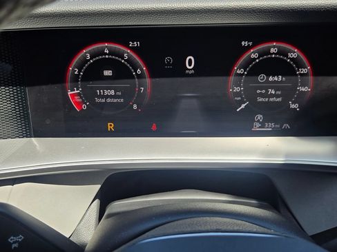 Certified 2025 Volkswagen Tiguan SE AWD/4WD image 24