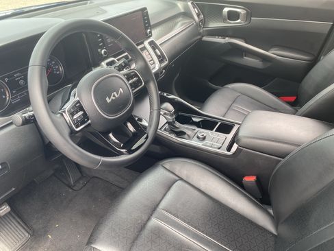 Certified 2022 Kia Sorento S FWD image 17