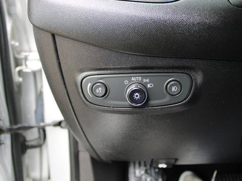 Used 2018 Chevrolet Equinox Premier image 27