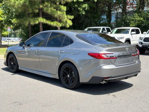 Used 2025 Toyota Camry SE w/ Convenience Package FWD image 3