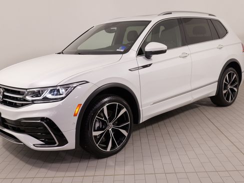Used 2024 Volkswagen Tiguan SEL R-Line AWD/4WD image 2