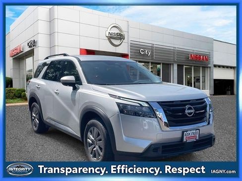 Certified 2024 Nissan Pathfinder SV image 1