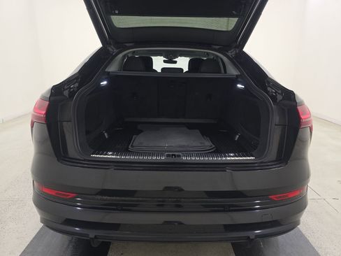 Used 2022 Audi e-tron Premium Plus w/ Premium Plus Package image 14