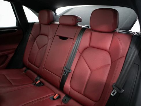 Certified 2022 Porsche Macan image 31