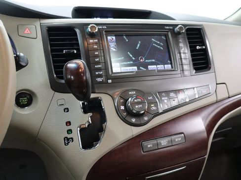 Used 2013 Toyota Sienna Limited w/ Premium Pkg FWD image 34
