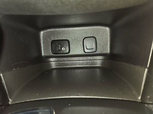 Used 2018 Chevrolet Equinox LT FWD image 21