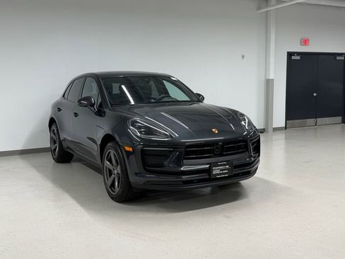 Certified 2025 Porsche Macan image 9