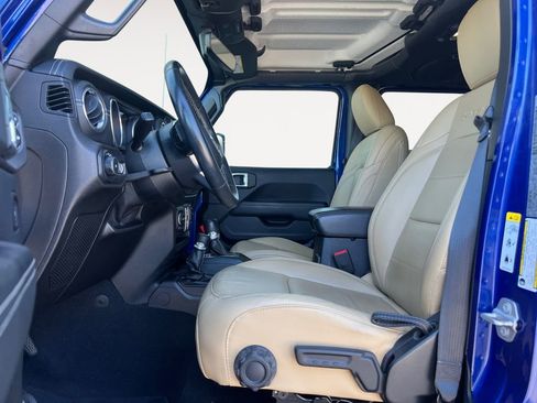 Used 2018 Jeep Wrangler Unlimited Sahara AWD/4WD image 9