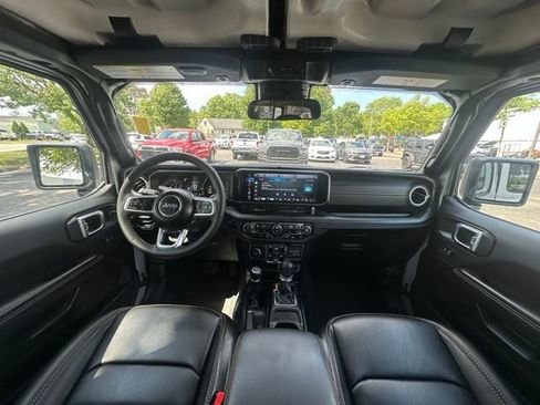 Used 2024 Jeep Wrangler Unlimited Sahara w/ Safety Group AWD/4WD image 2
