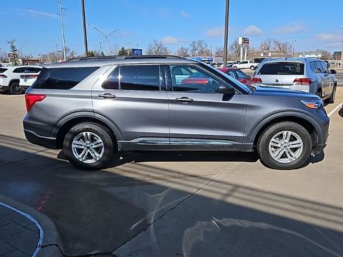 Used 2022 Ford Explorer XLT image 4