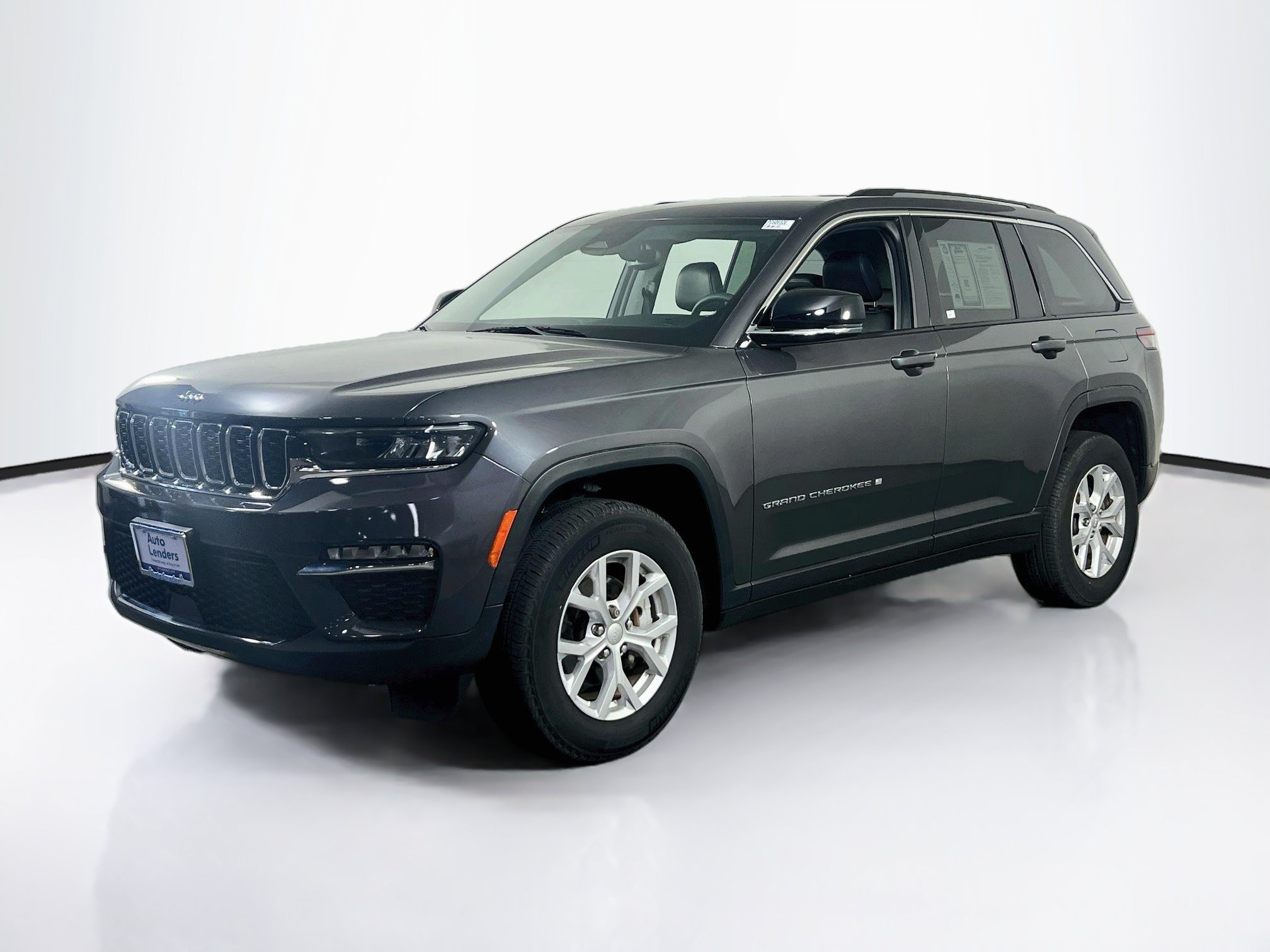 Used 2023 Jeep Grand Cherokee Limited AWD/4WD image 1