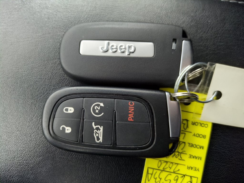 Used 2020 Jeep Cherokee Latitude Lux w/ Comfort/Convenience Group AWD/4WD image 34