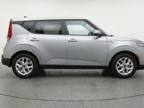 Used 2025 Kia Soul LX w/ LX Technology Package FWD image 8