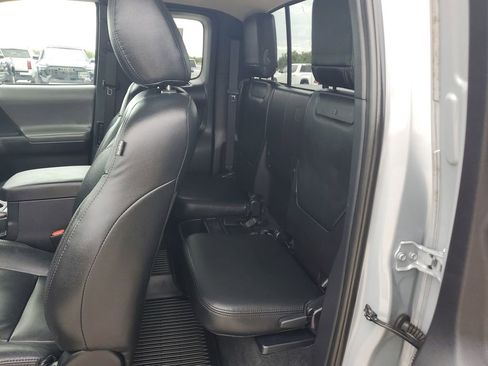 Certified 2020 Toyota Tacoma SR5 image 23