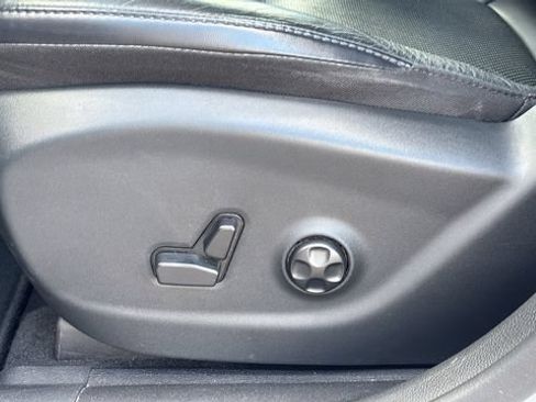 Used 2019 Jeep Cherokee Limited AWD/4WD image 19