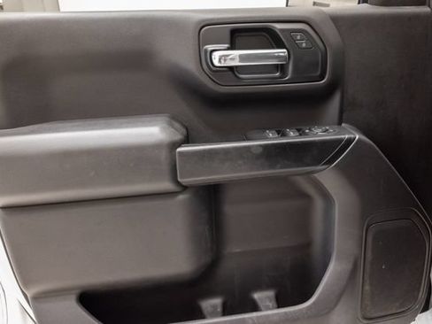 Used 2019 Chevrolet Silverado 1500 Custom Trail Boss w/ Custom Convenience Package AWD/4WD image 8