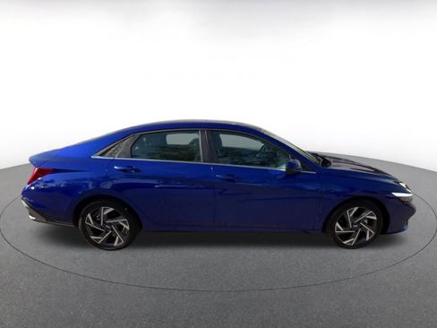 Used 2025 Hyundai Elantra SEL image 16