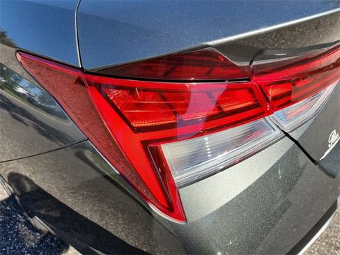 New 2025 Hyundai Elantra Limited image 7