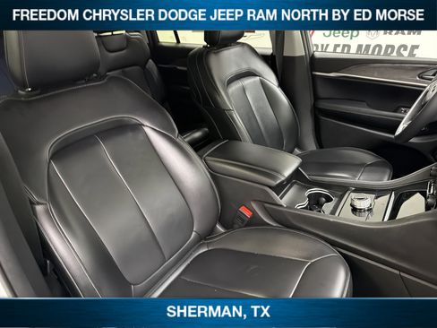 Used 2024 Jeep Grand Cherokee L Limited RWD image 11