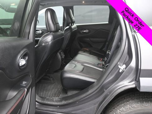 Used 2022 Jeep Cherokee Trailhawk w/ Sun, Sound & Nav Group AWD/4WD image 8