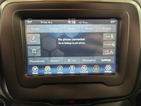 Used 2019 Jeep Renegade Latitude w/ Cold Weather Group FWD image 30