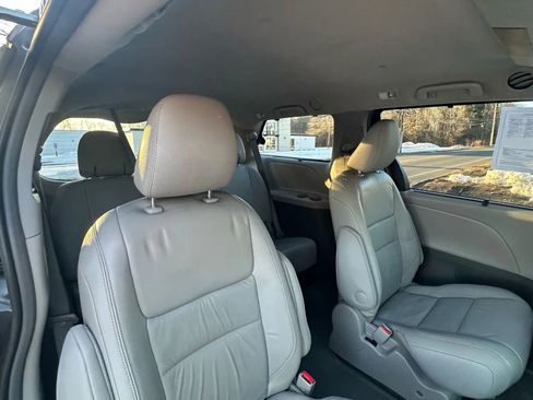 Used 2015 Toyota Sienna XLE Premium image 30