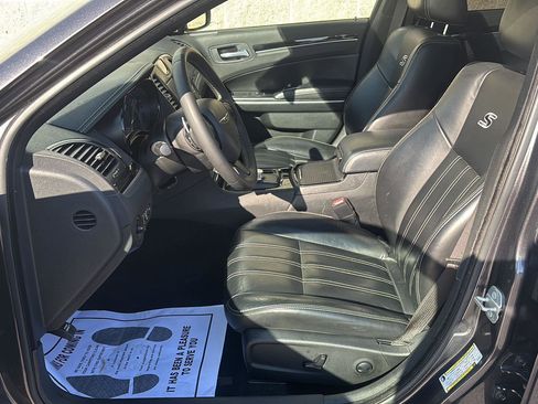 Used 2023 Chrysler 300 S RWD image 5