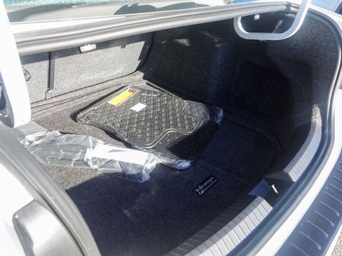 Certified 2025 Volkswagen Jetta SE w/ Sunroof Package image 26