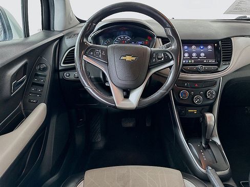 Used 2020 Chevrolet Trax LT w/ LT Convenience Package FWD image 21