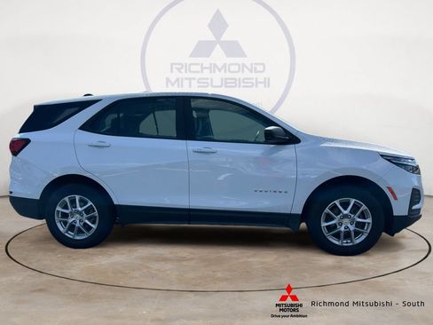 Used 2023 Chevrolet Equinox LS AWD/4WD image 2