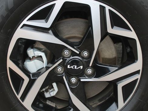 Certified 2024 Kia Sportage LX image 17