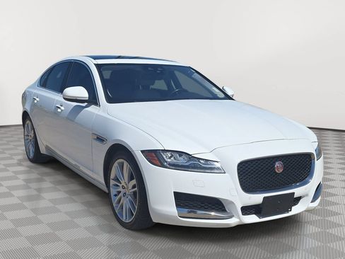 Used 2017 Jaguar XF Prestige RWD image 1