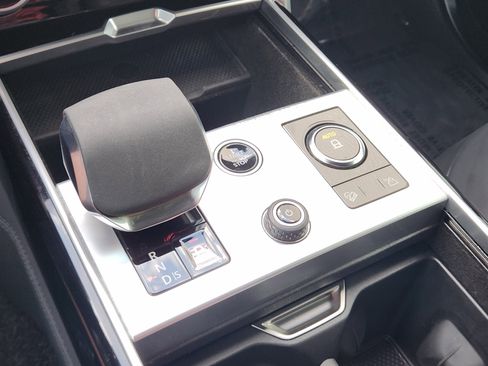 Used 2023 Land Rover Range Rover SE image 21