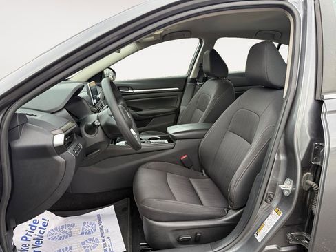 Used 2023 Nissan Altima 2.5 SV image 9