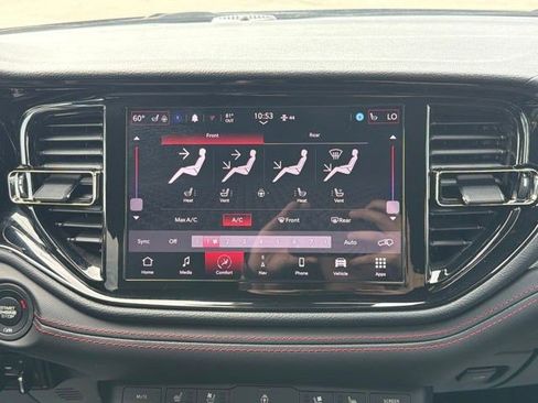 Used 2025 Dodge Durango GT AWD/4WD image 25