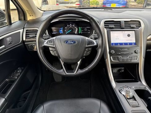 Used 2019 Ford Fusion SEL FWD image 18