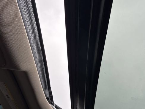 Used 2018 Chevrolet Suburban Premier AWD/4WD image 12