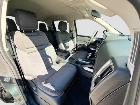 Certified 2025 Nissan Frontier SV image 29