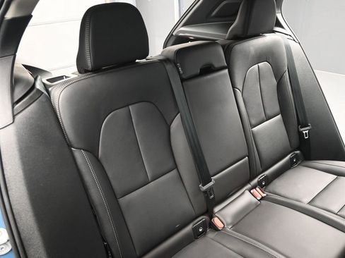 Used 2025 Volvo XC40 B5 Plus image 14