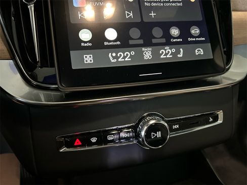 New 2026 Volvo XC90 B6 Plus w/ Protection Package Premier image 18