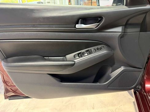 Used 2025 Nissan Altima 2.5 SV image 32