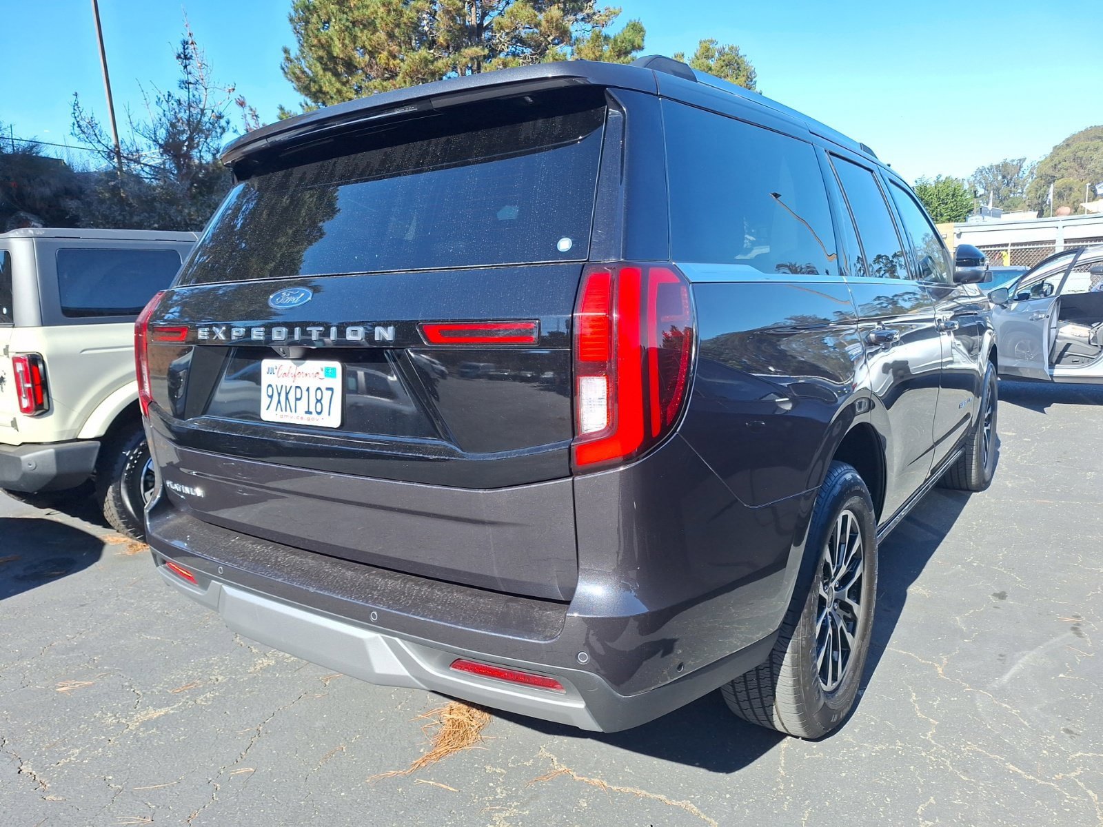 Used 2025 Ford Expedition Platinum AWD/4WD image 9
