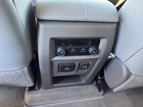 Used 2020 Chevrolet Traverse LT w/ LT Premium Package image 28