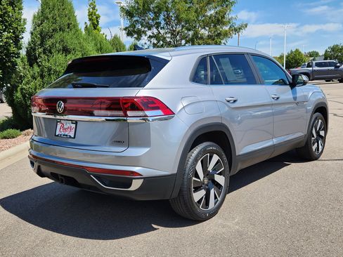 Used 2024 Volkswagen Atlas Cross Sport SE image 3