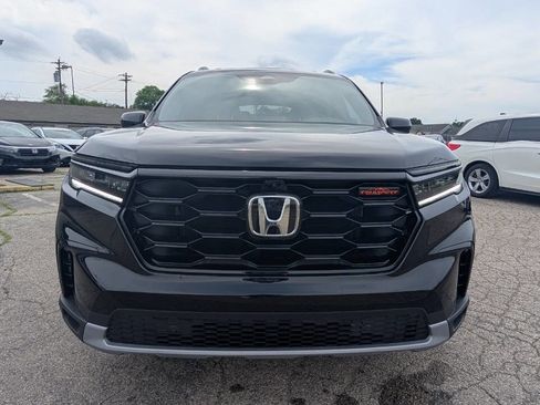 Used 2025 Honda Pilot TrailSport image 36