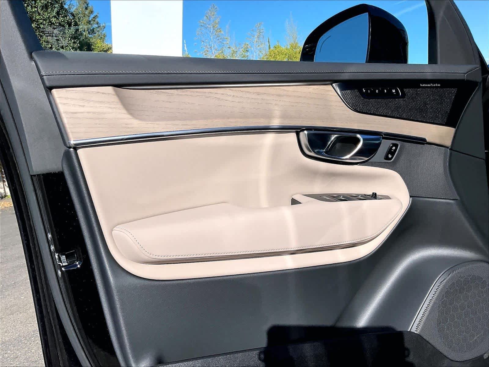 New 2027 Volvo XC90 B6 Plus AWD/4WD image 24