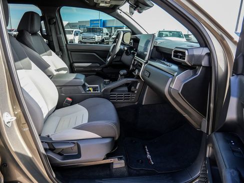 Used 2025 Toyota Tacoma TRD Off-Road AWD/4WD image 17